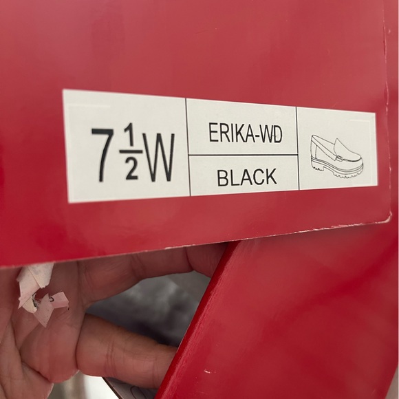 Journee Collection Erika Black Microsuede Womens Loafers Size 7.5 - Picture 8 of 8